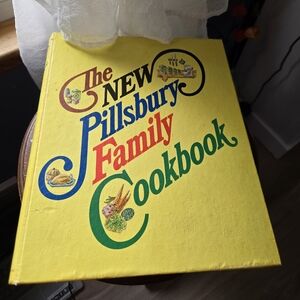 Vintage 1973 The New Pillsbury Family Cookbook Ring Binder Retro MCM Recipes